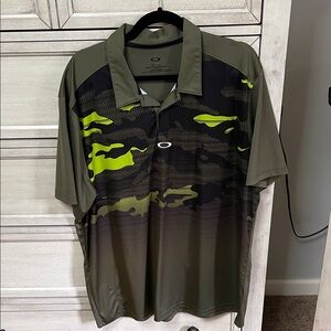 Oakley Men's Green and Black Camo Polo
